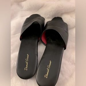 Daniel Green DORMIE slippers, black, new, no box; size 10- run small like 9.5